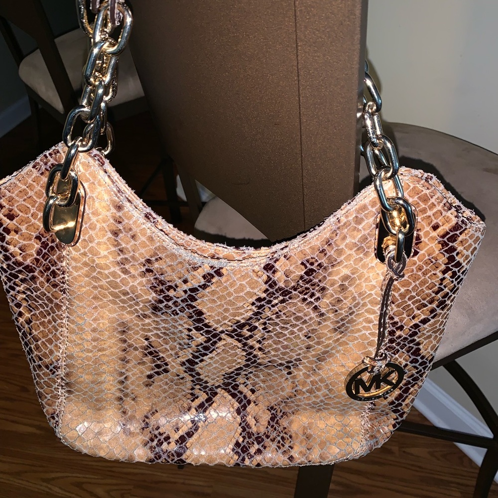 Medium size purse
